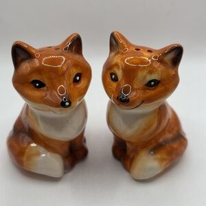 Foxy Salt & Pepper shakers.‎ Adorable ceramic shakers. Perfect condition.
